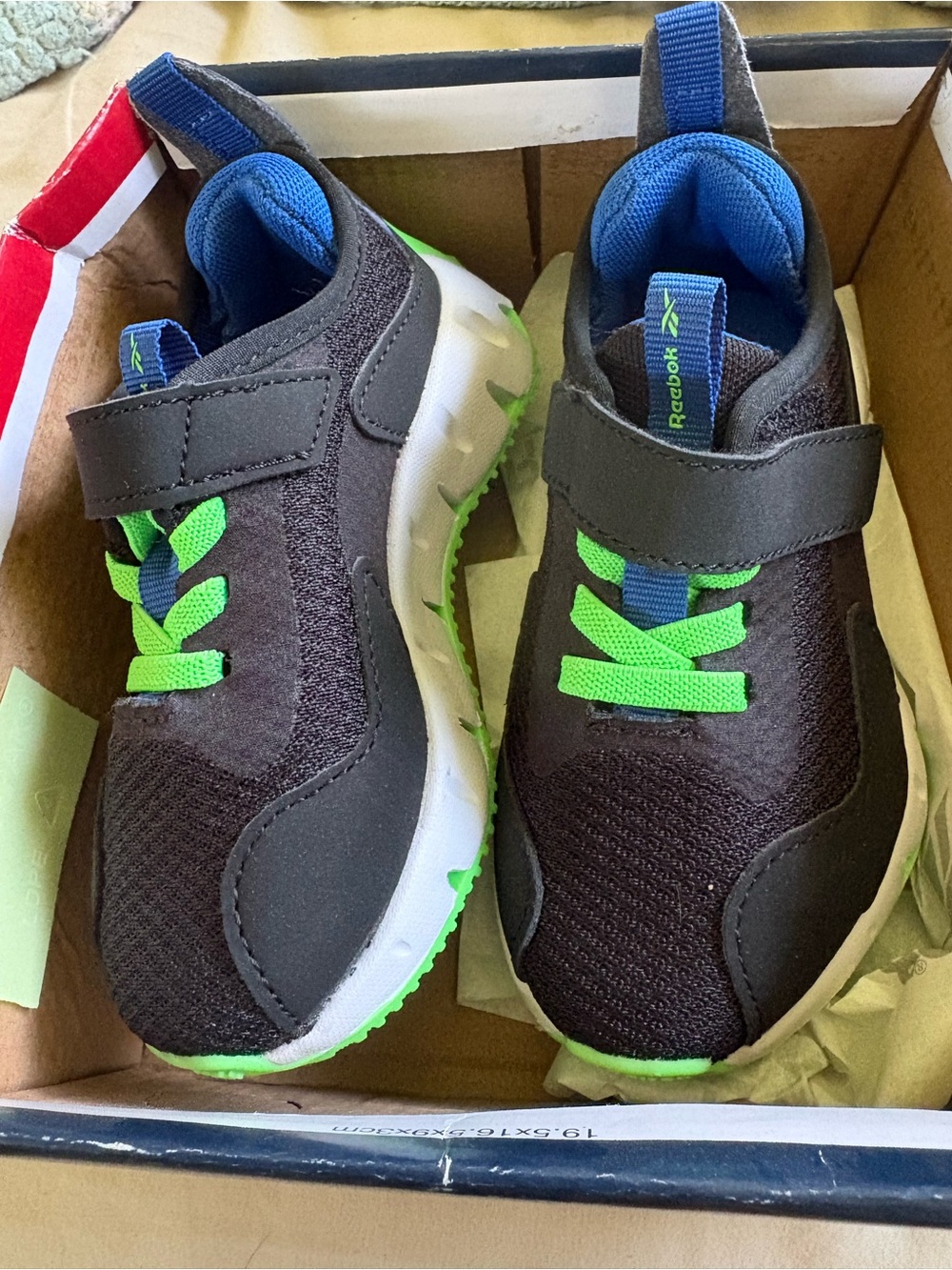 NWT. Toddler 7 Reebok Tennis Shoes
